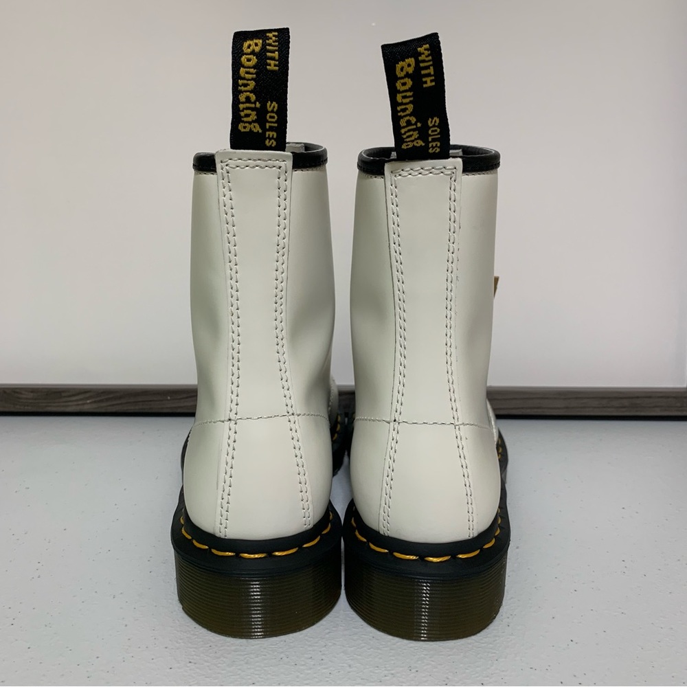 The Dr. Martens Women’s 1460 Smooth Leather Lace Up Boots-Size 6 NWT - Picture 2 of 11